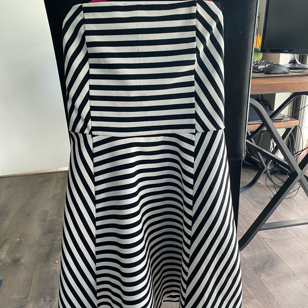 Beautiful tube top style Express black & white striped dress! Size 8! Almost new